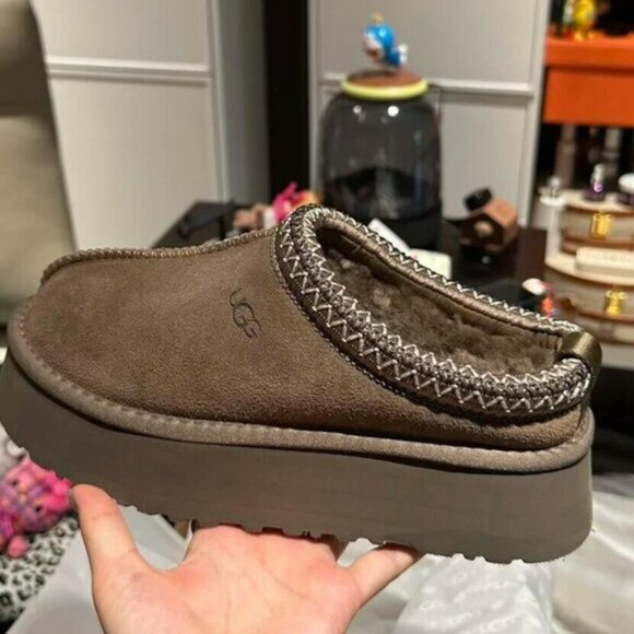 UGG Tan Suede Platform Slip-Ons❤️❤️ - Picture 7 of 7